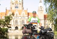 Andreas Beneke vor dem Rathausteich in Hannover