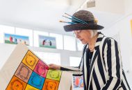 Elke Zolnir in Ihrem Atelier „Perle“