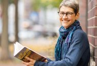 Britta Darnedde vor dem Buchladen Annabee