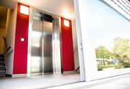 Barrierefrei: Jan Hallers Wohnung ist Teil des spar+bau-Wohnquartiers „Levester Straße“ in Oberricklingen. In den modernen Neubauten sind unter anderem Aufzüge installiert, sechs Wohneinheiten sind rollstuhlgerecht konzipiert.